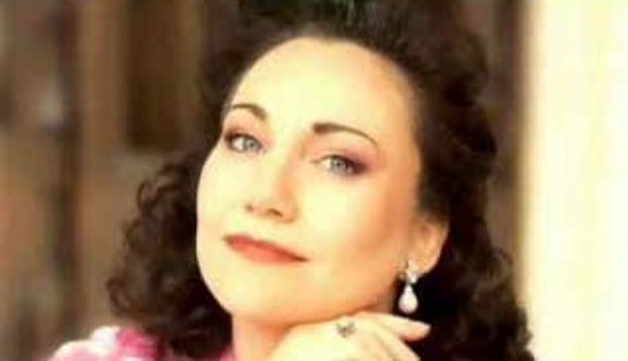 Semiramide Bonn - Outstanding!  CHERYL STUDER - Bel Raggio lusinghier...Dolce pensiero (E natural)
