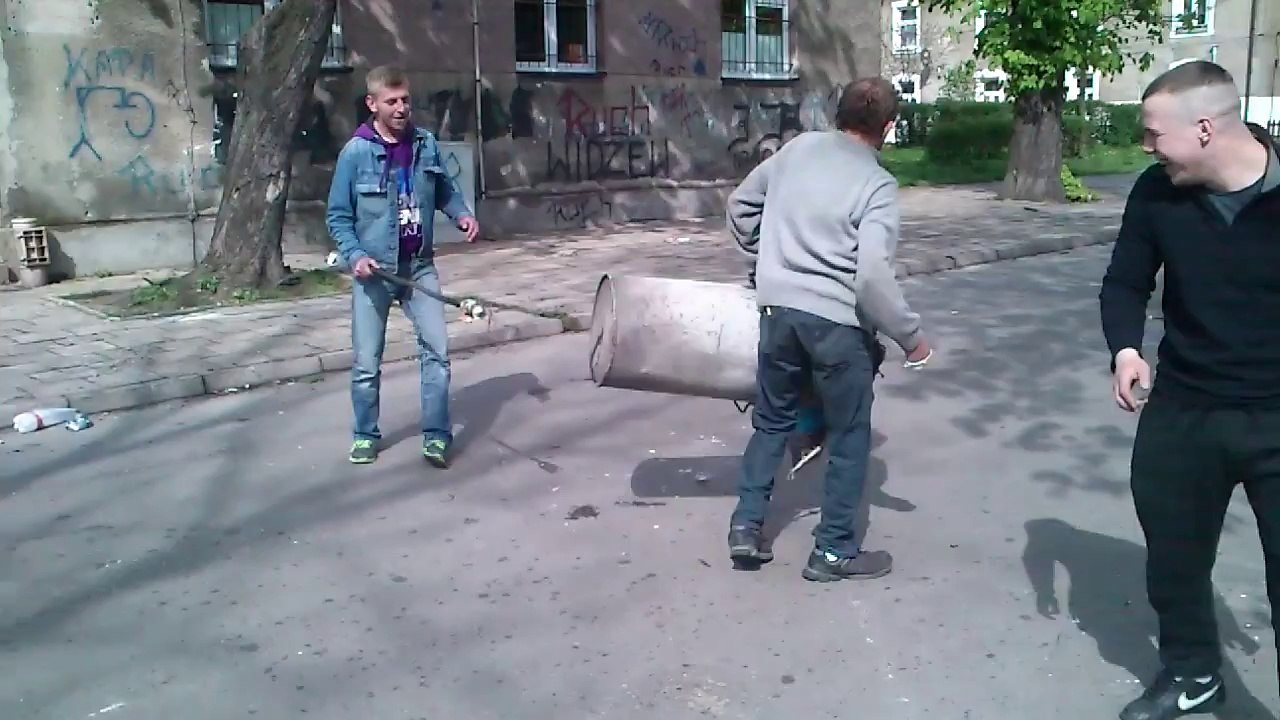 Explosion De Poubelle