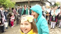 Ungheria: ragazze prese a secchiate