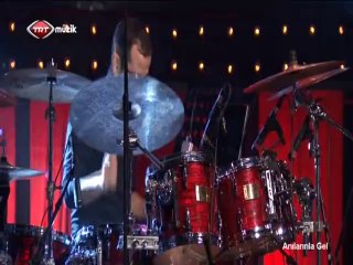 ZERRIN ÖZER - BIR GARIP YOLCUYUM