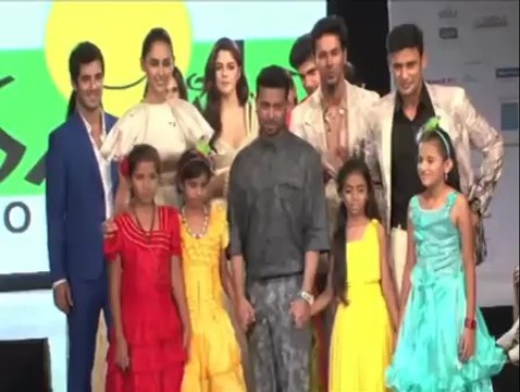 Rajniesh Duggal, Sangram on ramp - IANS India Videos