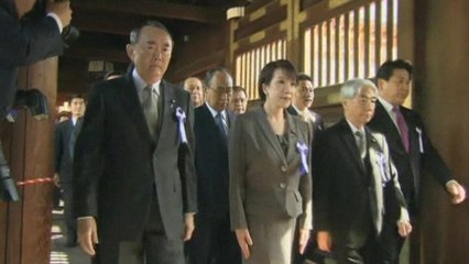 Japanese lawmakers visit war shrine