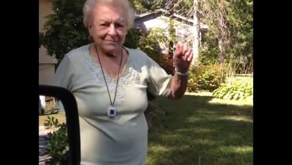 yaşlı teyzemiz ne tatlı oynuyor | www.takozovic.com