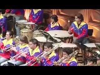Simon Bolivar Senfoni Orkestrası, Gustavo Dudamel şefliğinde çalıyor: "Danzon No.2"