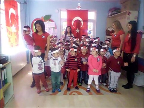 ACIBADEM UÇAN BALON ANAOKULU İSTİKLAL MARŞI'MIZI OKUYORUZ.