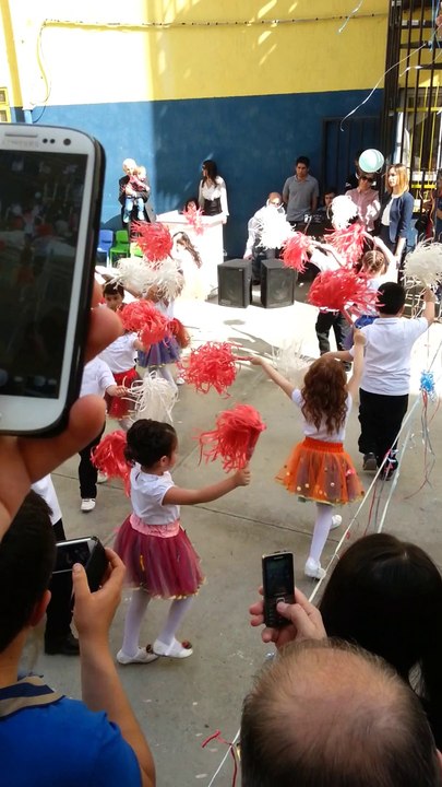 MENEMEN KIZ MESLEK UYGULAMA ANASINIFI SEVGİ BAHÇESİ SINIFI 23 NİSAN GÖSTERİSİ 2014