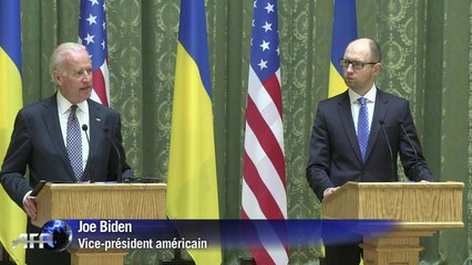 Biden, en Ukraine, met en garde la Russie contre "l'isolement"