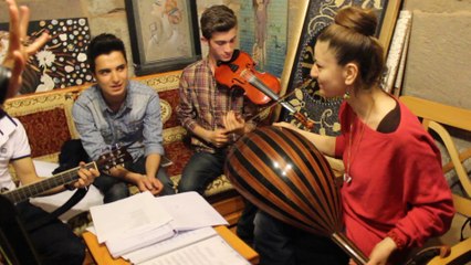 İlkokul öğrencilerim büyümüşler, Öğretmenleri ile müzik yapmak istemişler  :) Ne mutlu bana...