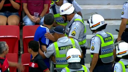 Brésil - Les supporters de Flamengo dénoncent le lanceur de bouteilles !