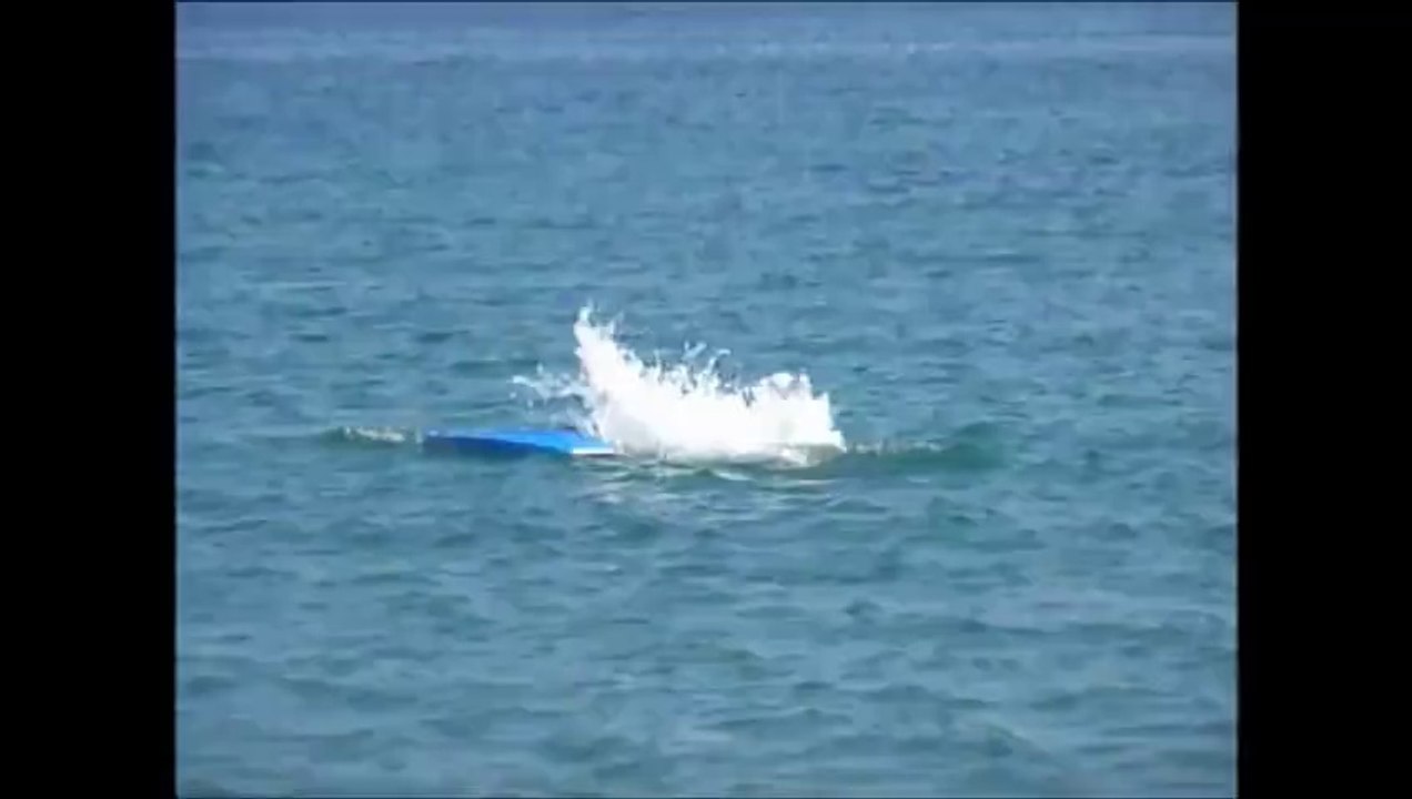 Aqua Titan plonge dans les profondeurs des océans à 3m50 de profondeur!!