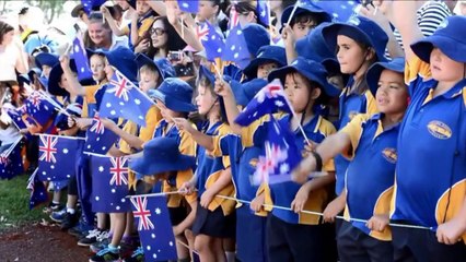 Aborígenes reciben a Guillermo y Catalina