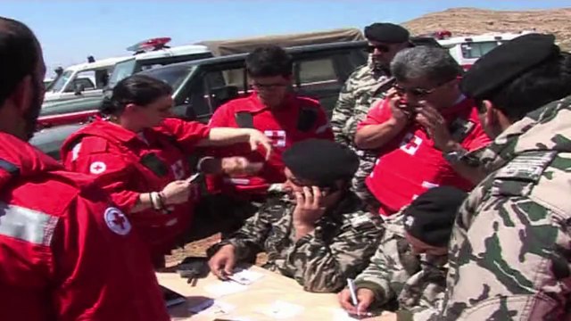 Lebanon sends aid to citizens trapped in Syria war