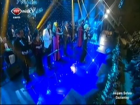 Ayşe Ekiz - İçimde Kim Vardı Bir Bilebilsen