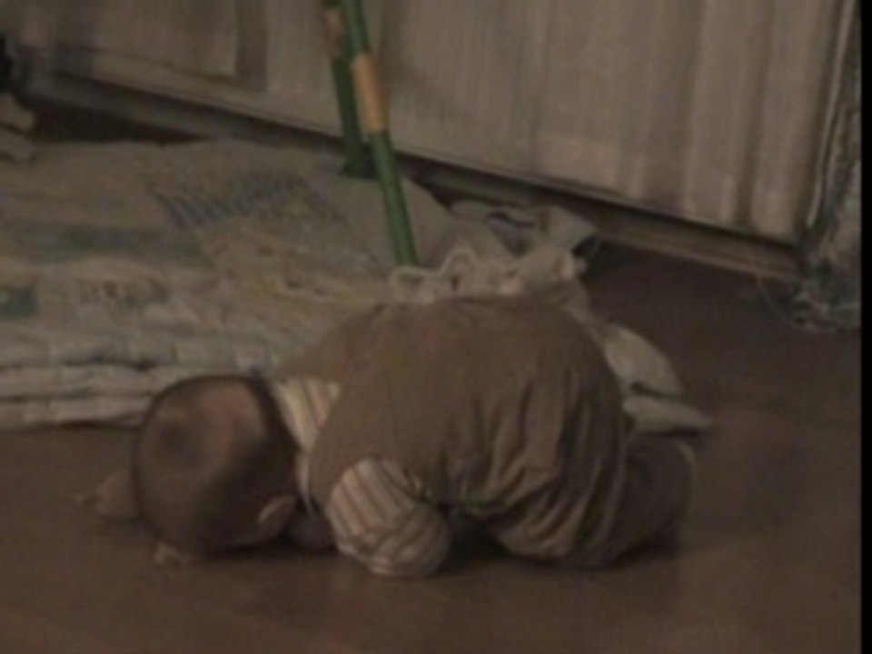 Jeffries erste krabbelversuche