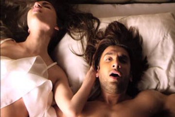 OMG: Ranveer Singh caught in the act!