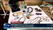 Mujeres hacen de la basura de 