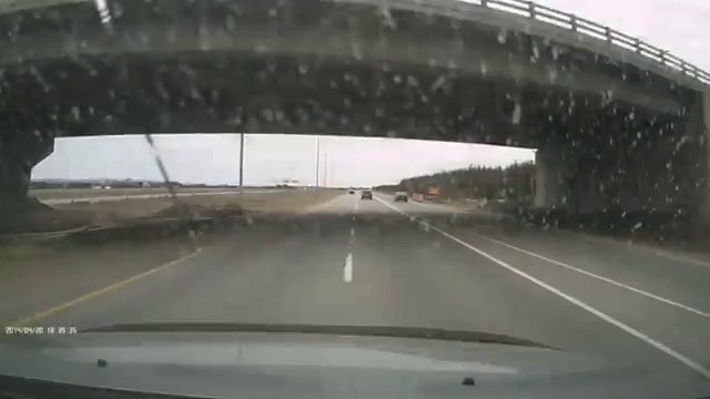 2 bikers VS one Cop car... Be carreful when you overtake!