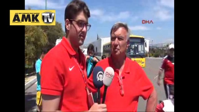 Nihat Kahveci ve Piontek gençleri izliyor