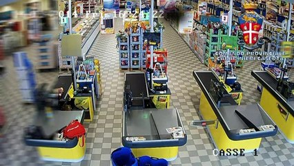 Sant'Arpino (CE) - Rapine a supermercati, 4 fermi (23.04.14)