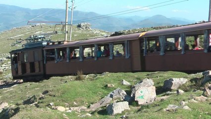 L'arrivée au sommet de la Rhune avec le train à crémaillère