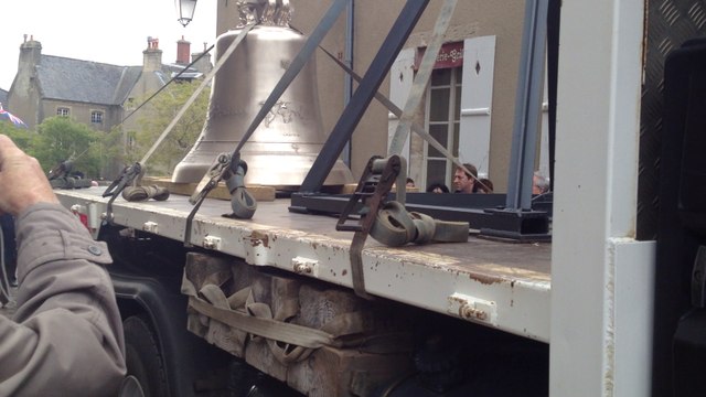 La nouvelle cloche de la cathédrale de Bayeux est arrivée