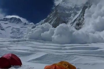 Massive Avalanche Sweeps Mt. Everest 2014 April 18