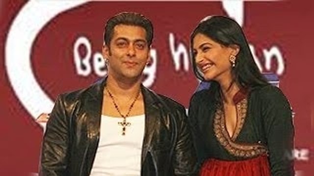 WATCH | Sonam Kapoor Follows Salman Khan's Footsteps!