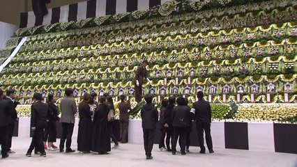 Homenagens às vitimas da tragédia na Coreia