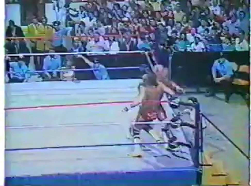 Hulk Hogan vs Randy Savage - Boston Garden - 05.24.1986