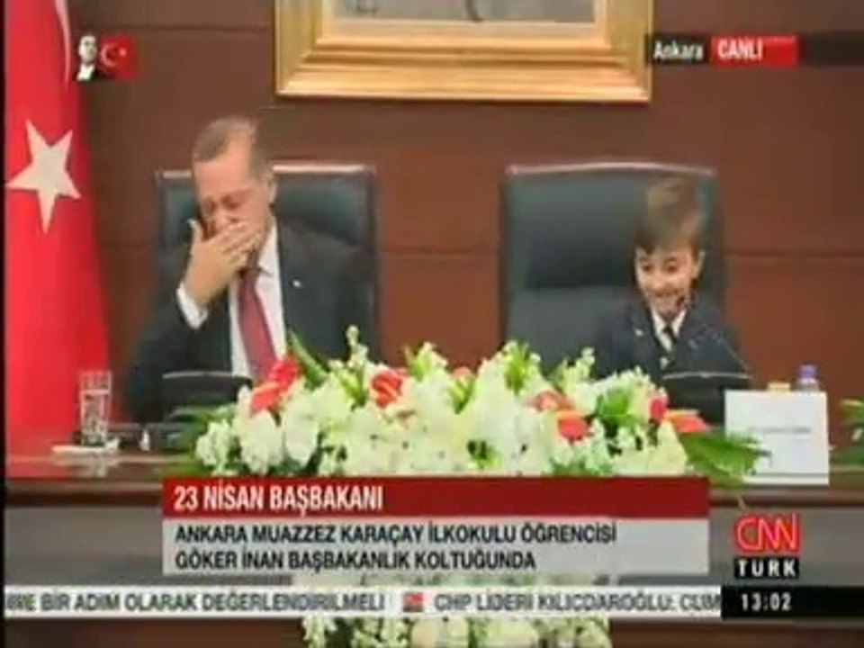 23 Nisanda Başbakan Erdoğan'ın Koltuğuna Ankara Muazzez Karaçay İlkokulu Öğrencisi Göker İnan Oturdu