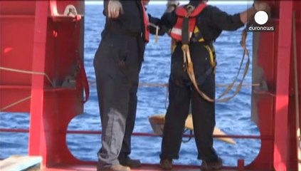 MH370: bad weather halts search as 'unidentified material' found on Australian coast