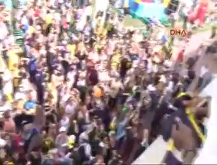 Fenerbahçeli futbolcular çocuklarla birlikte 23 Nisan'ı kutladılar www.halkinhabercisi.com