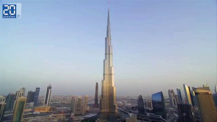 Base jump depuis la plus grande tour du monde par des français