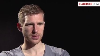 Arsenal'da Mertesacker, Mesut Özil'e Sahip Çıktı