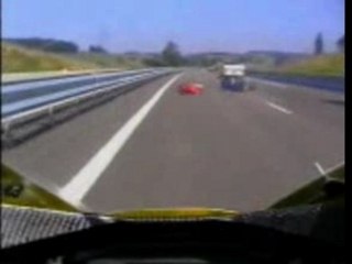 crash en moto spectaculaire