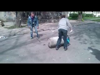 Polonya'da Çöp Kutusundan Bazuka ( Bazooka from Dumpster in Poland)