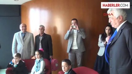 Paris'te 'Minik Büyükelçi' Ankara'ya Telgraf Gönderdi