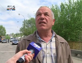 Ghinion pentru un sofer din capitala O bucata de beton a cazut peste masina si i-a spart geamul Reactia responsabililor