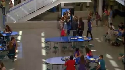 Lemonade Mouth - Ray y las chicas molestan a Olivia en (Español latino)