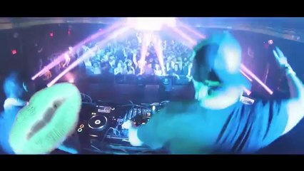 #SELFIE (Official Music Video) - The Chainsmokers