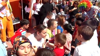 ANA OKULUNDA MAKYAJ YAPMA YARIŞMASI