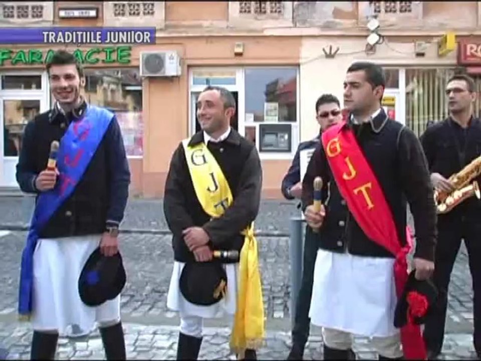 Traditiile junilor