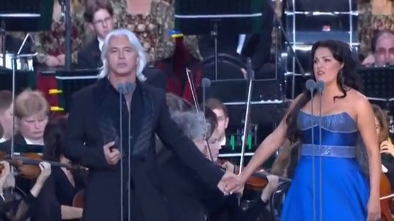 ANNA NETREBKO & DMITRI HVOROSTOVSKY AT THE RED SQUARE MOSCOW  LIVE 2013