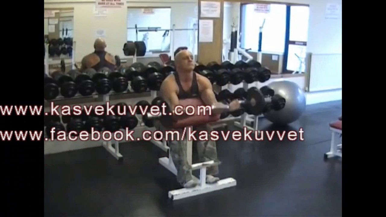 EZ Bar Preacher Curl