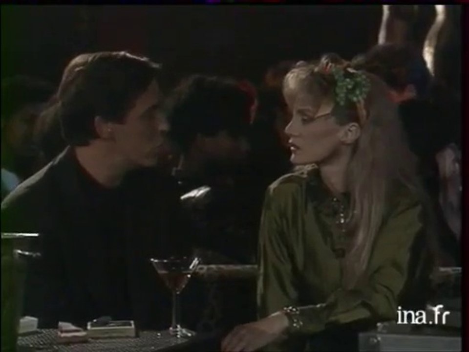 Questions cons : Arielle Dombasle - Archive INA