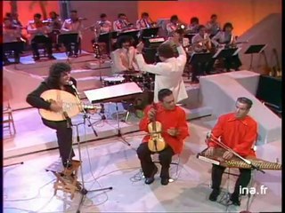 Interprétation en arabe d'Enrico Macias