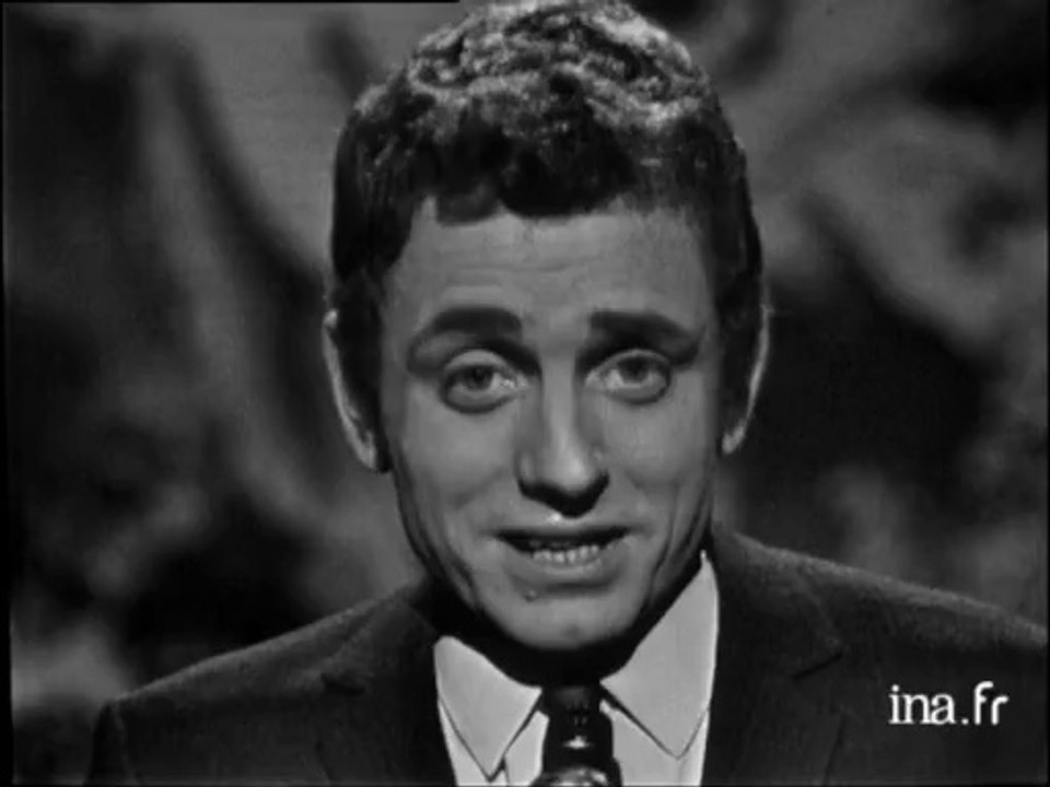 Jacques Martin "Une demoiselle sur une balançoire" (live officiel) - Archive INA