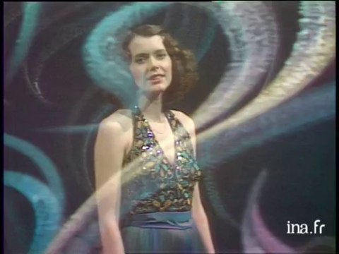 Sylvia Kristel L'amour d'aimer (live officiel) - Archive INA