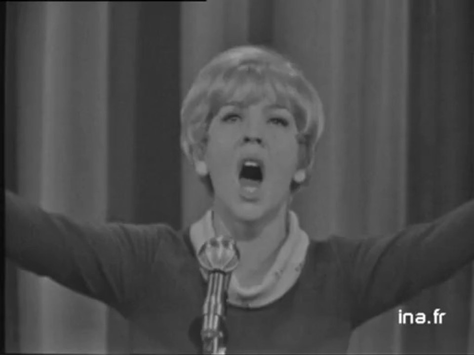 Josée Laurelli "Paris tu m'as pris dans tes bras"