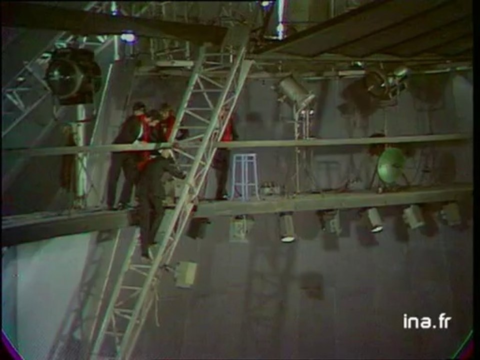 Les Charlots "Je chante en attendant que ça sèche"